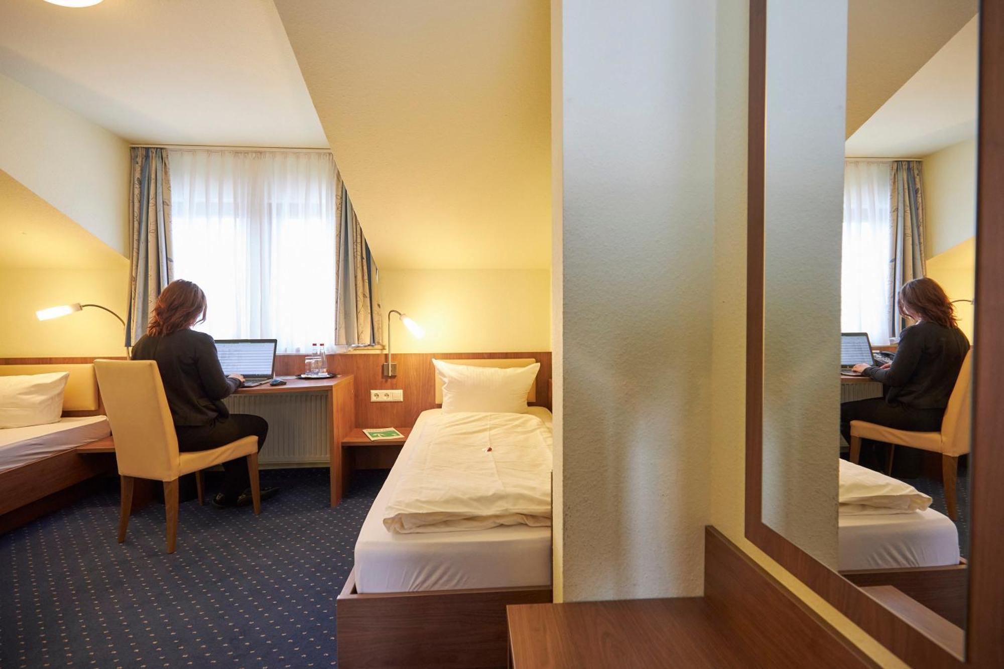Flair Hotel Landgasthof Roger Löwenstein Esterno foto